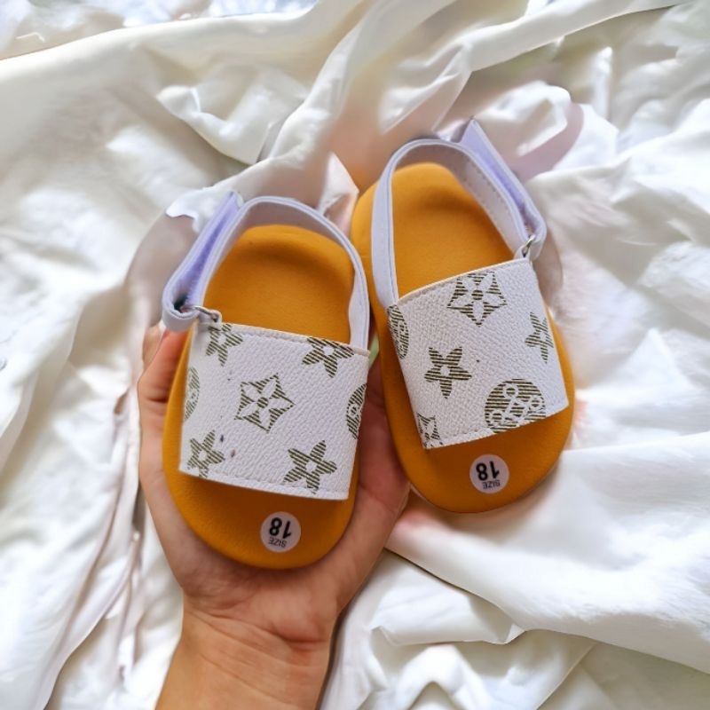 Dép lê có quai sau cho bé gái quai to họa tiết hoa nhiều màu chất da mềm êm chân