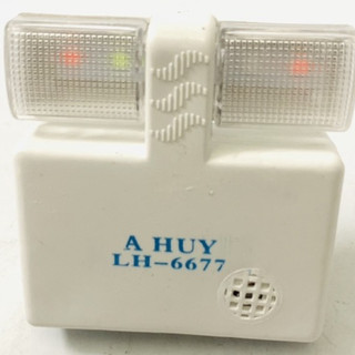 Đèn ngủ cảm ứng hình vuông - Chân dẹt vừa tất cả các loại ổ cắm thông thường
