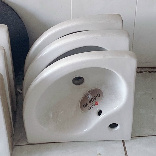 Chậu lavabo góc treo tường