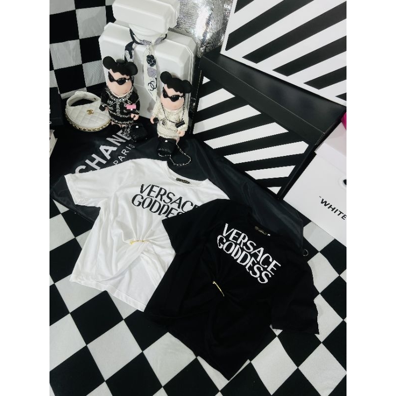 Set bộ 𝗩𝗲𝗿𝘀𝗮𝗰𝗲 kèm tag vang cao cấp QC