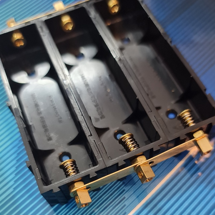 Khay pin 18650 chuyên nghiệp, dòng cao.