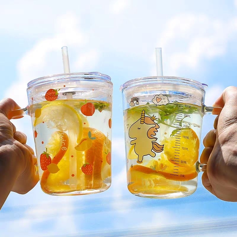 Cốc Pha Sữa Thủy Tinh Chia Vạch Có Nắp Đậy , Kèm Ống Hút Cho Bé 350ml C10 C11