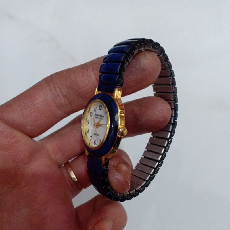 Đồng hồ si nhật nữ dây chun hiệu JHONNY BLUES