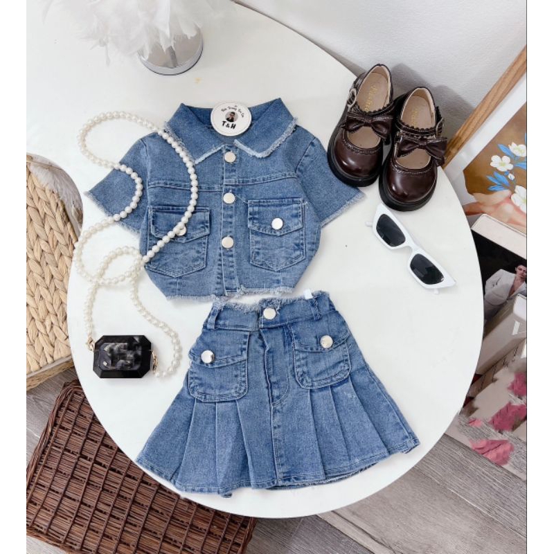 Sét  áo khoác kèm chân váy jean xoè xinh cho bé gái