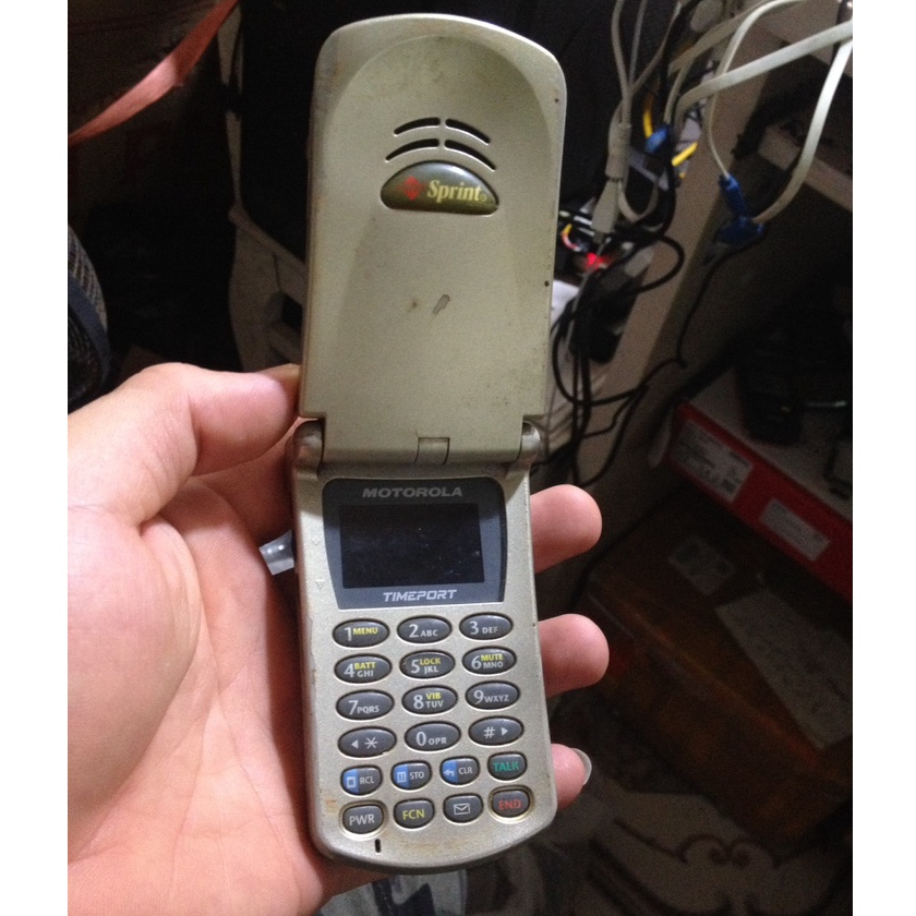 Xác MOTOROLA không bin, không rõ tình trạng, còn lại như hình