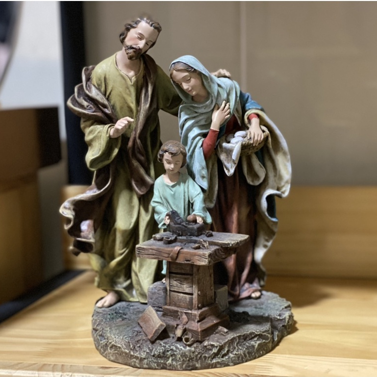 Tượng chúa gia đình thánh gia, phong cách Châu Âu kích thước 30cm, chất liệu cao cấp trưng bày phòng