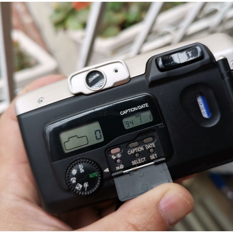 Máy ảnh chụp film 35mm Canon Prima Super 28N có in date, caption, cho ra ảnh đẹp