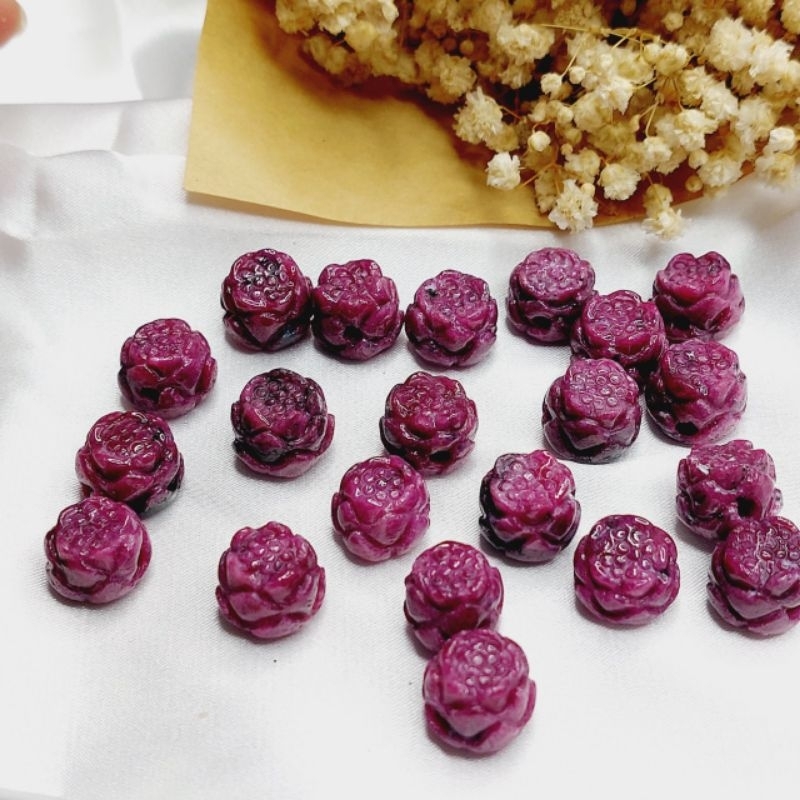 Mặt ruby Nam Phi chạm hoa sen xỏ vòng tay, mặt dây, mặt nhẫn UPCARA