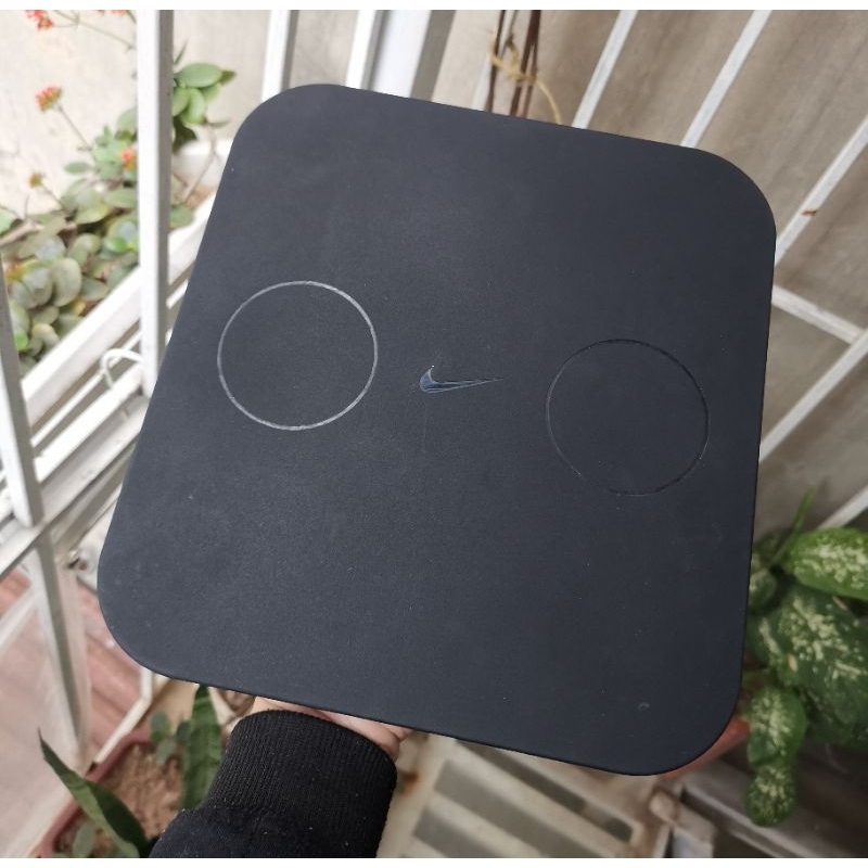 Đế sạc Nike Adapt Charger dành cho giầy Nike cao cấp tự buộc dây