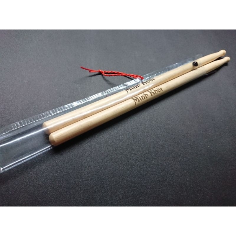 Dùi trống khắc theo yêu cầu khắc theo mẫu tên Minh Khôi