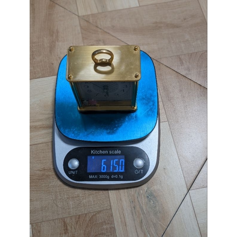 Đồng hồ để bàn có báo thức