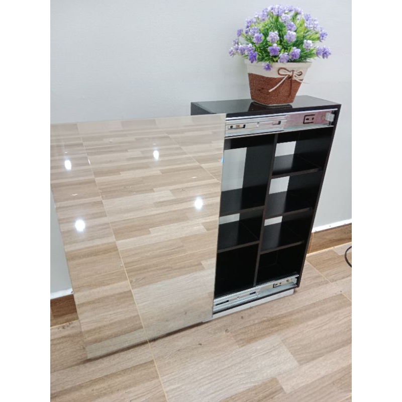 Kệ treo tường kèm gương thông minh