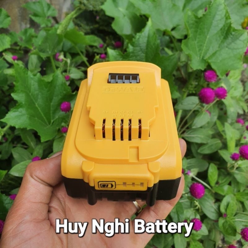 Pin Đóng DeWALT - Dung Lượng 5A / Xả 50A - Nhận Sạc Zin