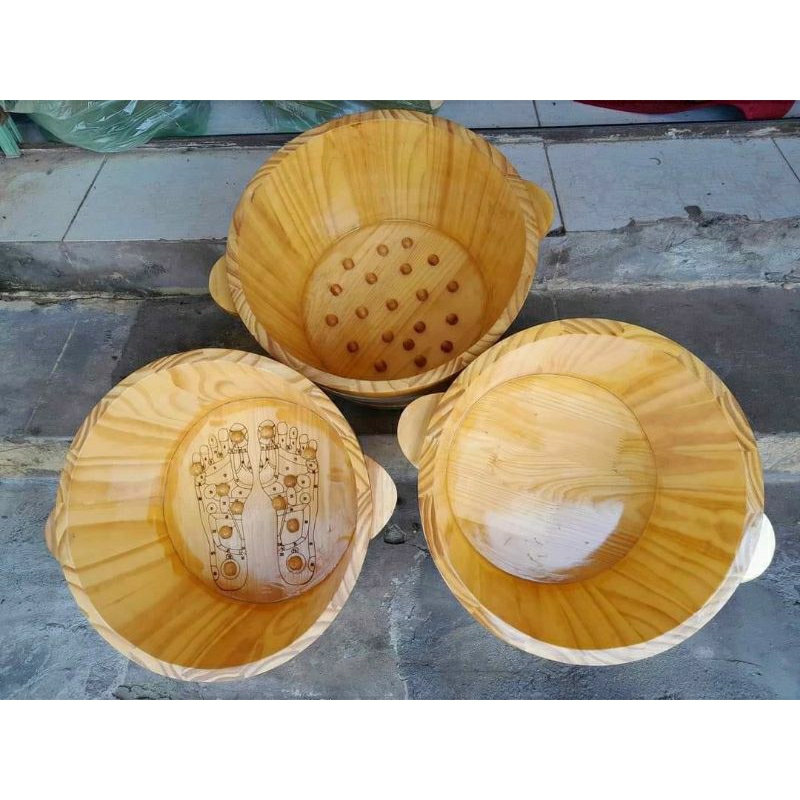 Chậu ngâm chân bằng gỗ thông sản xuất thủ công giúp giữ nhiệt tốt hơn, bền bỉ, sử dụng được lâu dài kích thước 35x32x23