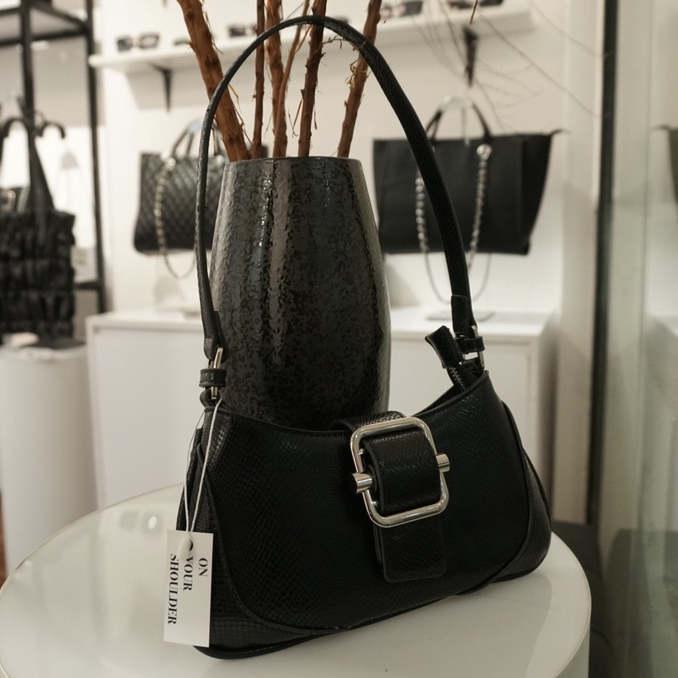 Túi xách nữ màu đen thời trang Flora Bag, túi da công sở thanh lịch cao cấp sành điệu Onyourshoulder