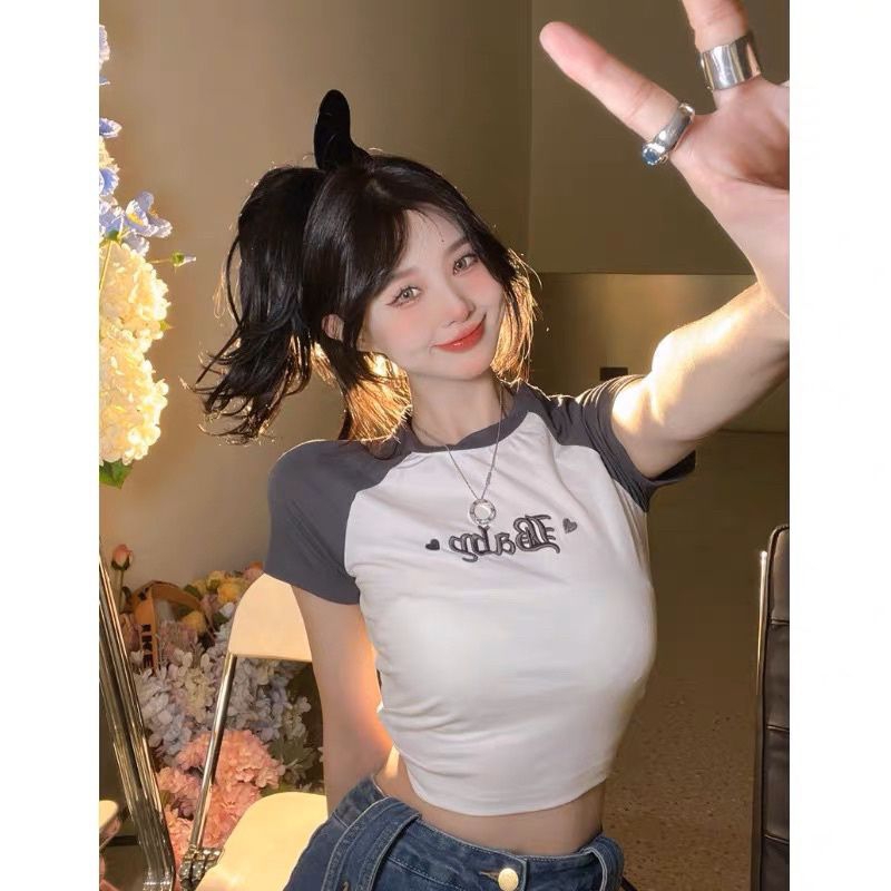 áo croptop phối màu thêu chữ xinh bb1