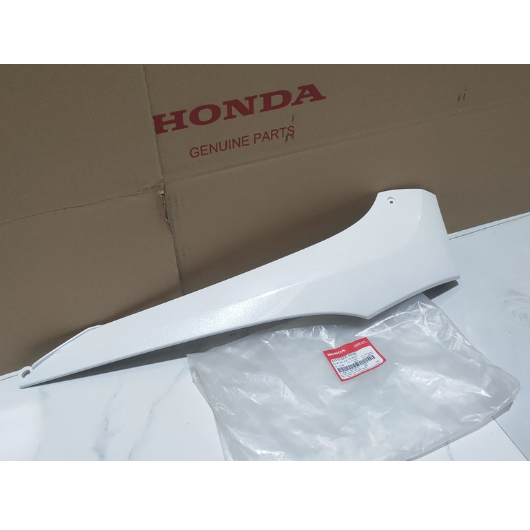 Ốp sàn bên phải - thanh cạnh HONDA LEAD 110 năm 2009-2011-2012 màu Trắng. *NHB35P* 83510GGE900ZL