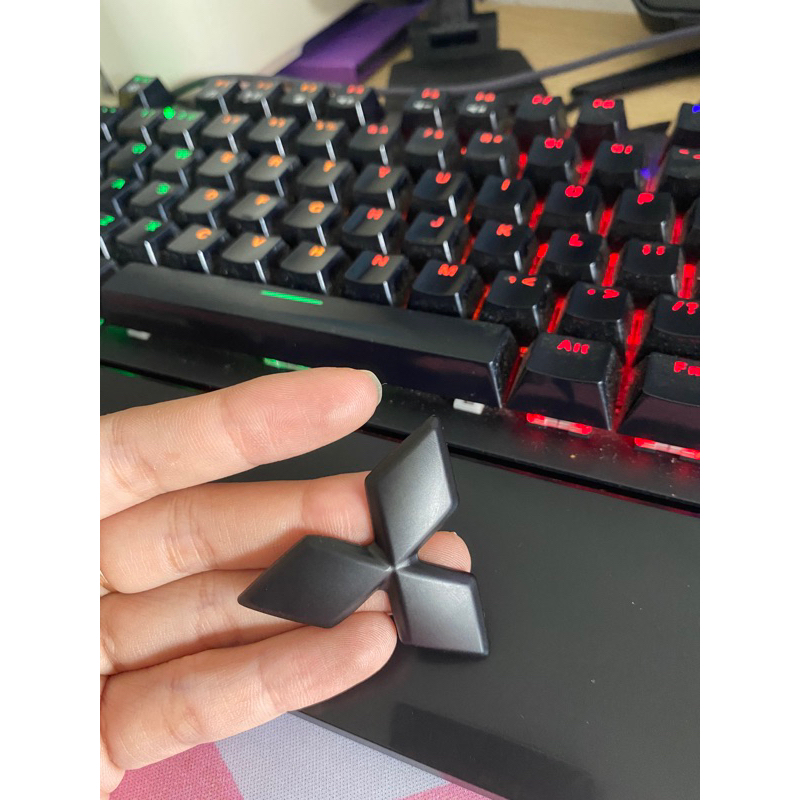 Ốp logo vô lăng xe Mitsubishi Outlander 2010-2022