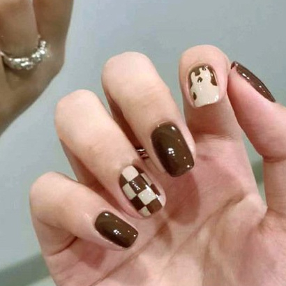 Móng tay giả form vừa họa tiết caro xinh xắn mới