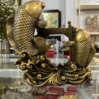 Tượng cá chép vượt vũ môn bằng đồng nguyên chât cao 12cm,vật phẩm phong thủy thăng quan tiến chức