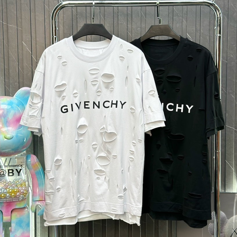 Áo T-shirt Givenchy rách lỗ logo ngực LA on web