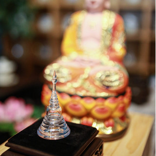 Tháp Xá Lợi nhỏ, mẫu tháp mica nhỏ đựng Xá lợi cho phật tử gieo duyên.