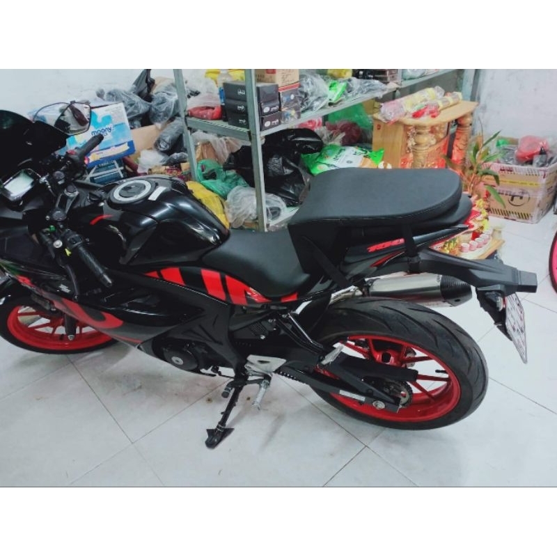 Yên phụ gsx150 giúp người sau thoải máy.