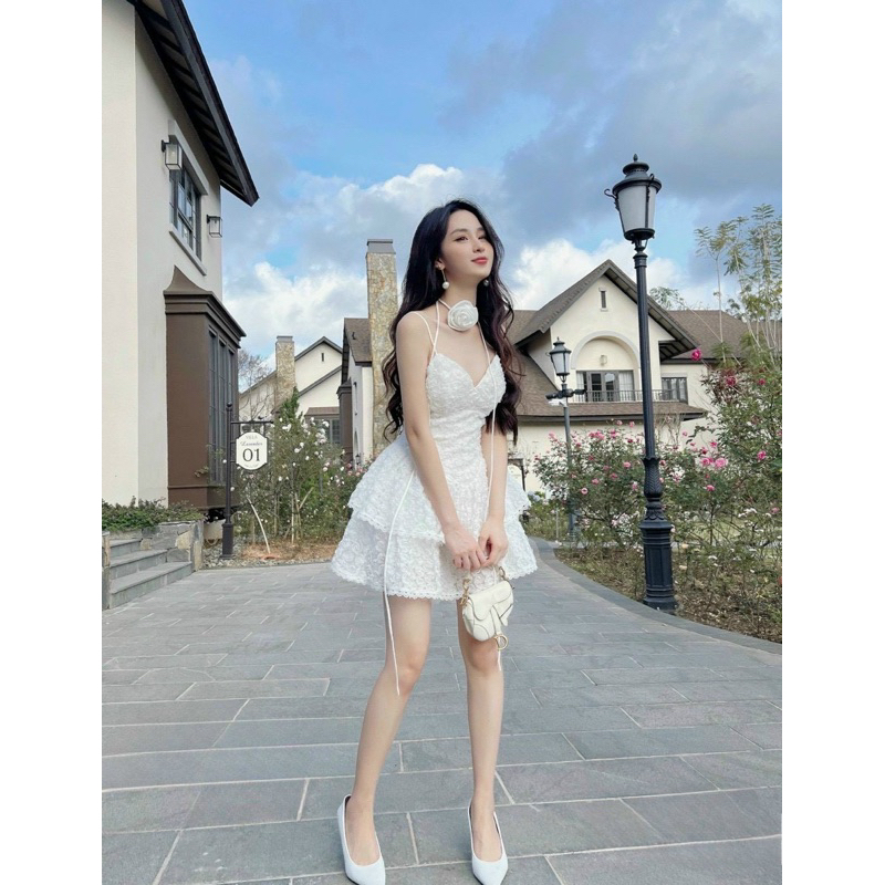 Đầm xoè ren hoa hồng tầng hai dây kèm tag hoa hai màu trắng đen