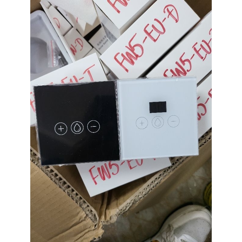 Công Tắc Wifi Bình Nóng Lạnh 20A Hẹn Giờ Tắt Hình Vuông Tuya FW5-EU