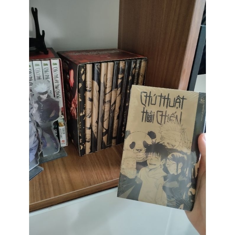 Combo Chú Thuật Hồi Chiến 0-10 Limited seal tặng kèm 2 standee Gojo,Sukuna cùng box đựng truyện