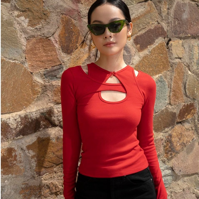 TheBlueTshirt - Áo Thun Nữ Tay Dài Khoét Cầu Vai Màu Đỏ - Cut-out L/S Shirt - Red Velvet