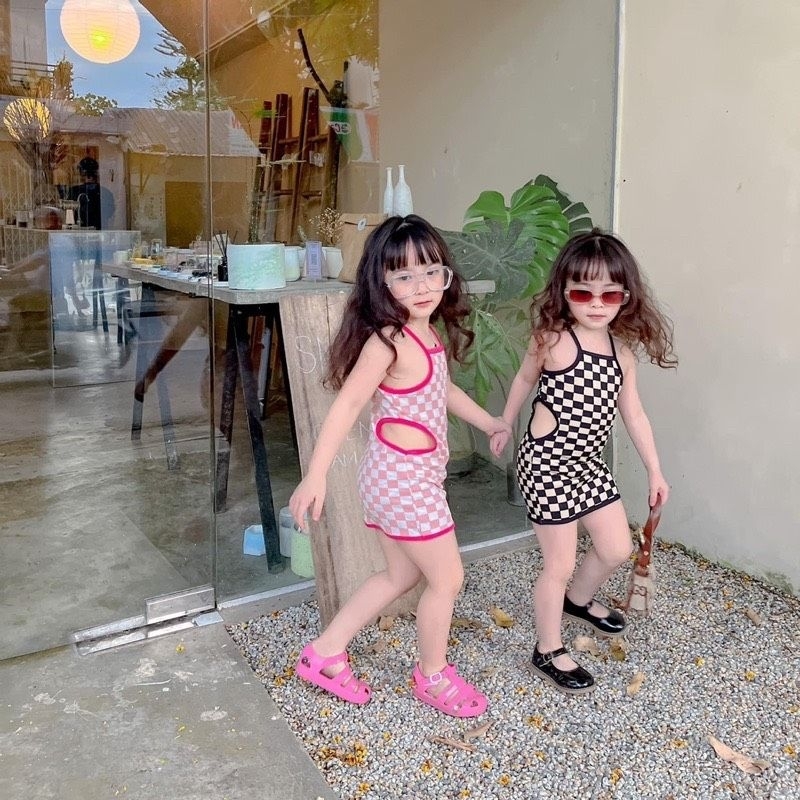 Đầm body kẻ khoét eo siêu sexy cho bé gái