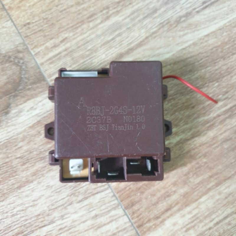 Combo khiển T06AS-2G4 và mạch R8BJ-2G4S-12V cho xe oto điện trẻ em