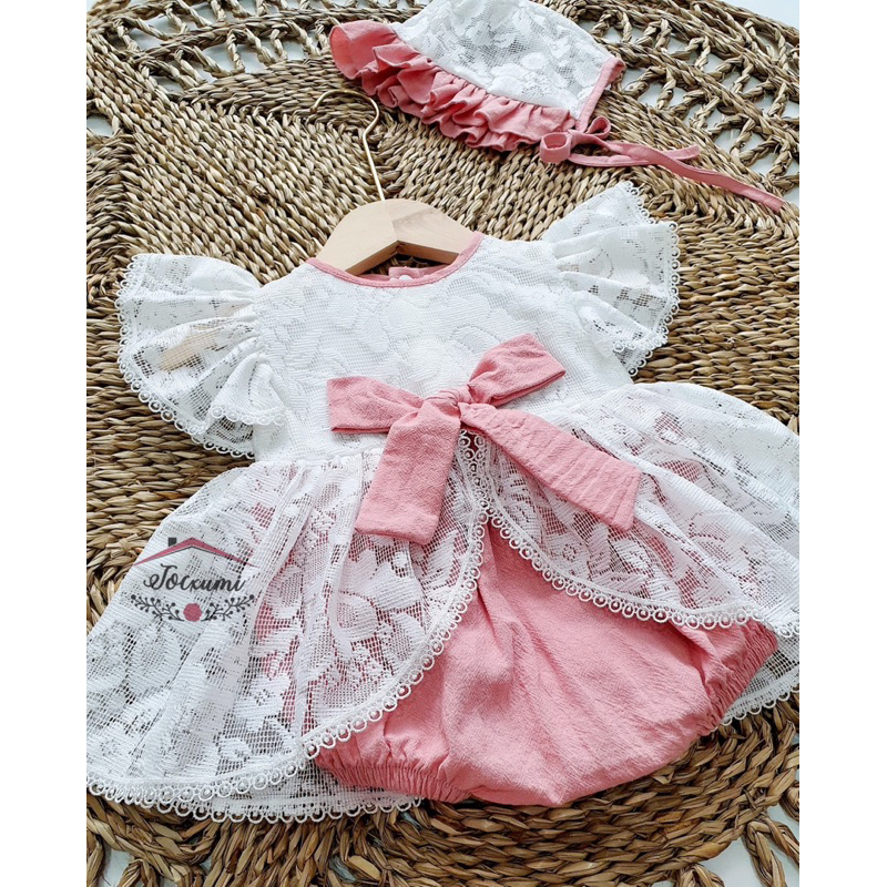 Body váy tiểu thư ren trắng phối nơ hồng Baby siêu cưng - Tocxumi