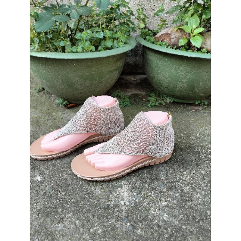 Form bàn chân nhựa trưng bày sản phẩm