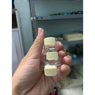 Tai cóng nhựa cho lồng nuôi chim nhỏ