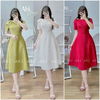 Đầm xoè dài cổ tròn phối phụ kiện như hình