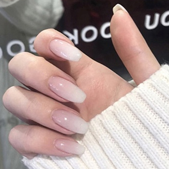 Móng tay giả sơn bóng màu hồng phấn