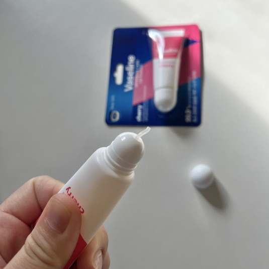 Vaseline dưỡng môi dạng tuýp vaseline lip essence 10ml