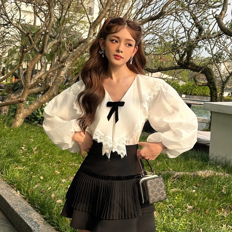 Áo Sơ Mi Trắng Kiểu Nữ Cổ Chữ V Tay Phồng Form Rộng Dáng Ngắn Tiểu Thư Đi Học Đi Chơi TẶNG KÈM NƠ CÀI ÁO - Amelia Shirt