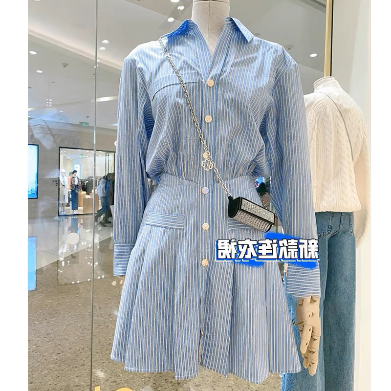 Váy sơ mi kẻ xếp li chiết eo phối cúc đồng