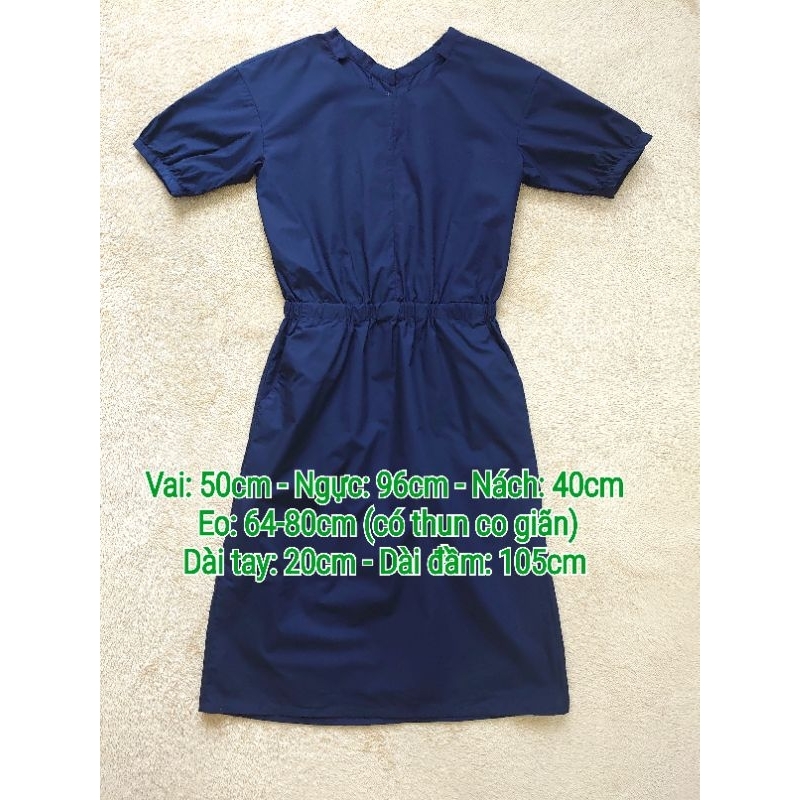 Đầm Nhật cổ tim tay ngắn màu xanh đen eo có thun phối nút cài phía sau túi xéo 2 bên (Secondhand/Used/Si tuyển)