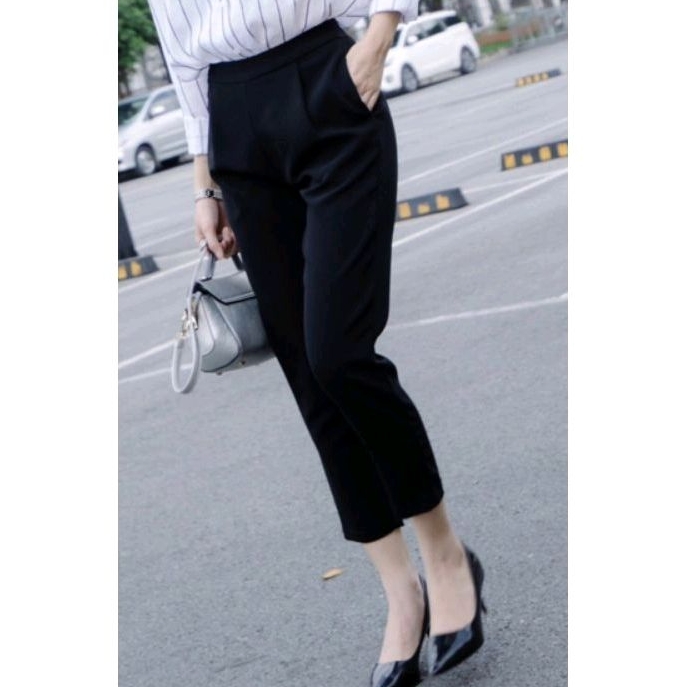 Quần baggy lửng, quần công sở hãng Topshop dư xịn,có túi 2 bên, khóa cạnh sườn, vải giữ phom , từ 40- 60kg
