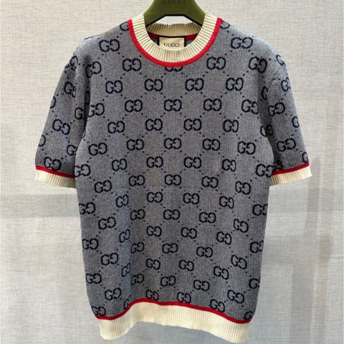 Áo T-shirt len Gucci Xám phối viền đỏ be họa tiết monogram LA on web