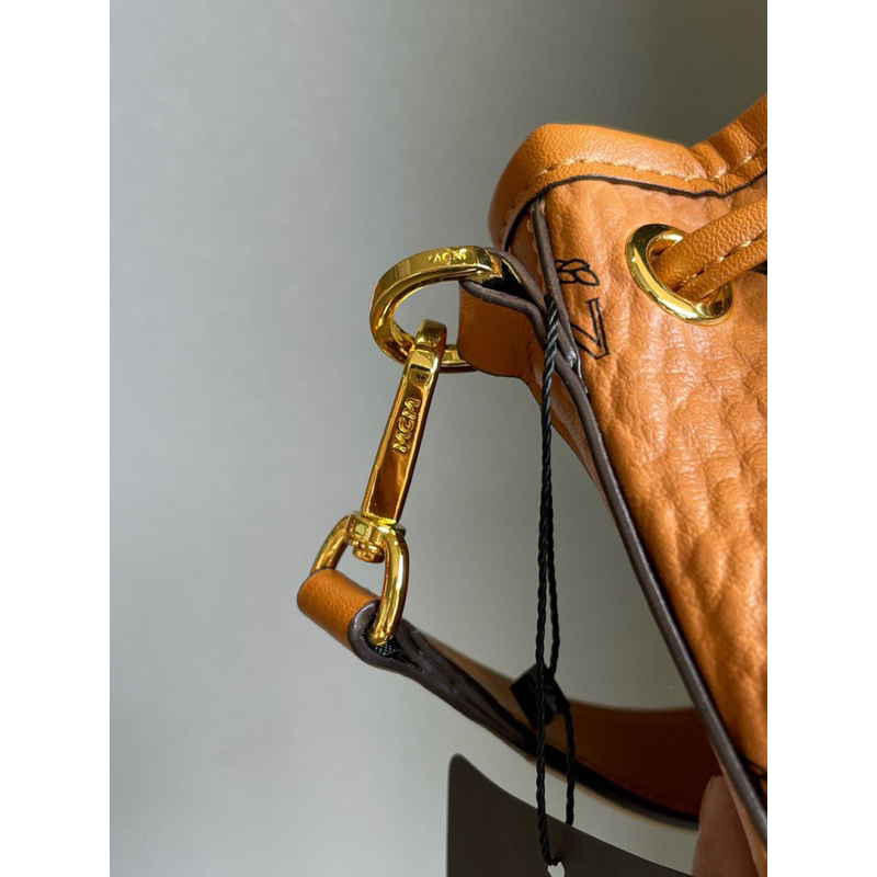 Bucket MCM cấp bến Dáng siêu xinh Chất da dày dặn, có quai xách và đeo chéo