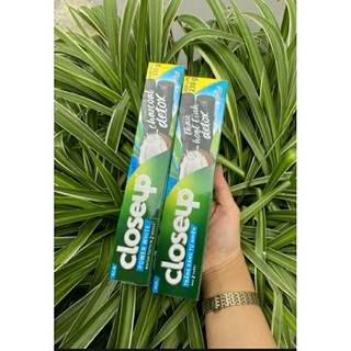 Kem đánh răng closeup white attactoon trắng răng vị dừa thơm mát 180g