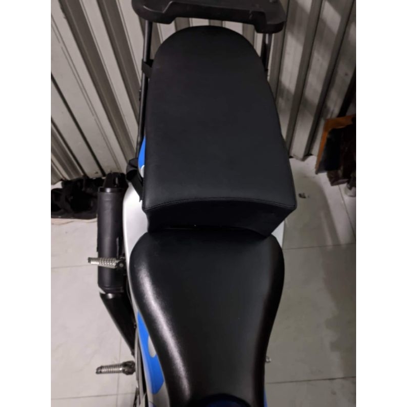 Yên phụ gsx150 giúp người sau thoải máy.