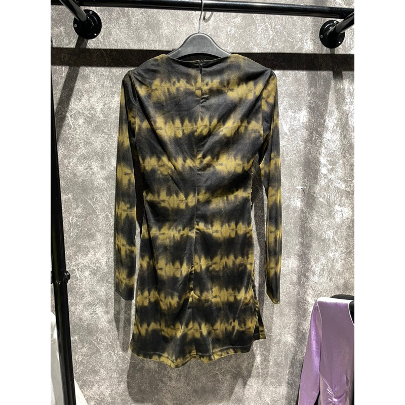 Đầm zara xẻ ngực