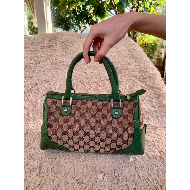 Túi chuẩn si. Túi qua sử dụng. Khách vui lòng xem hình nếu muốn biết thêm thông tin sản phẩm mời khách vô chat .Thanks .