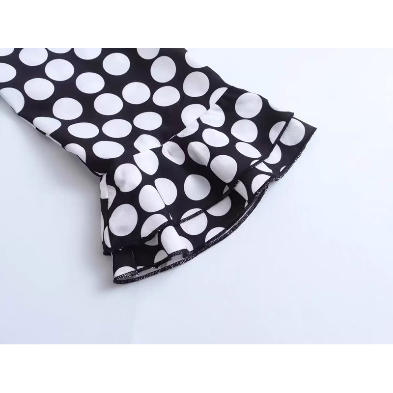 Đầm đen TQXK tay loe.